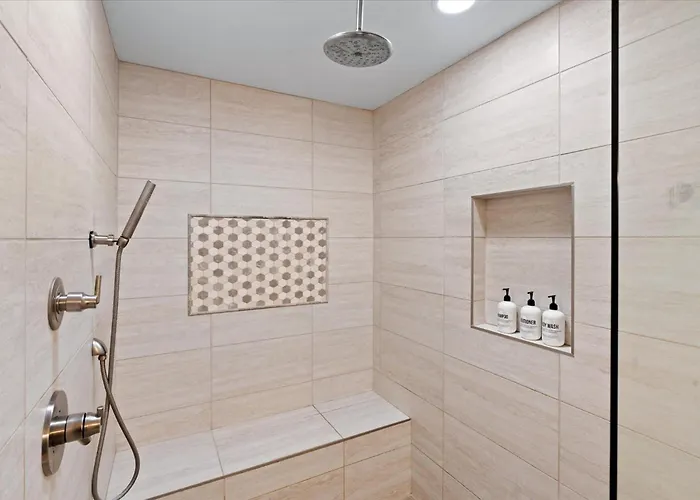 Hilde Homes Relaxing Heated Pool & Hot Tub Holiday home