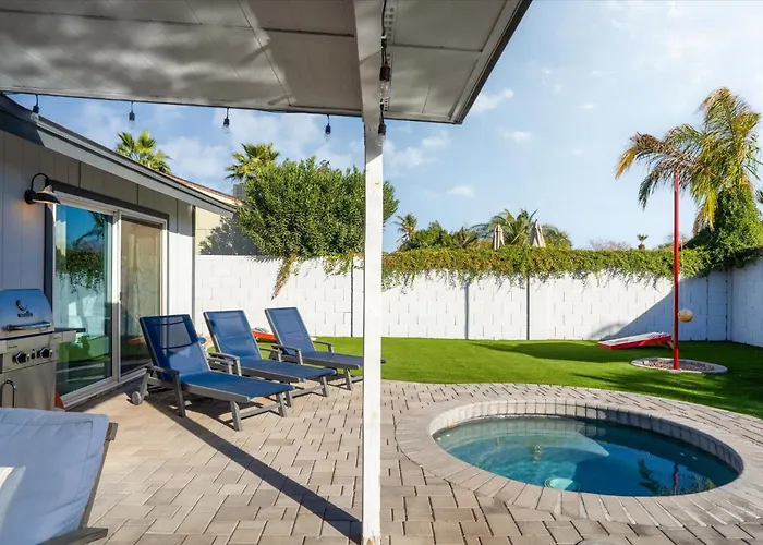 Hilde Homes Relaxing Heated Pool & Hot Tub Holiday home *